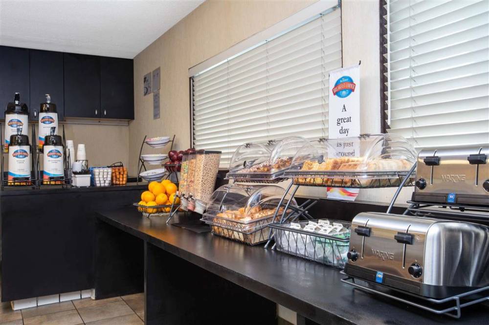 Baymont By Wyndham San Diego Downtown 3