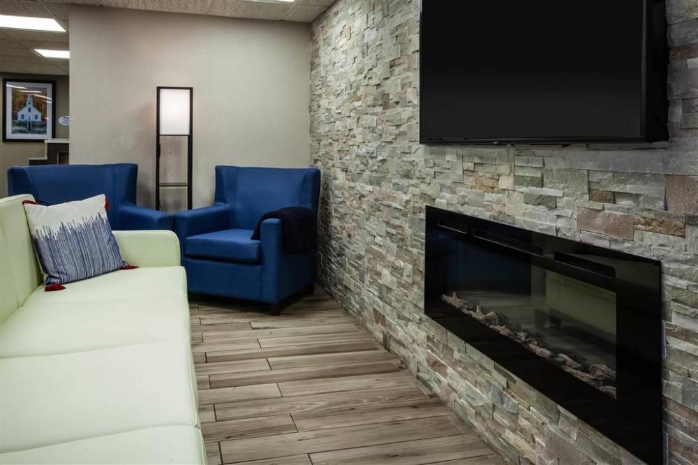 Baymont By Wyndham Traverse City 2