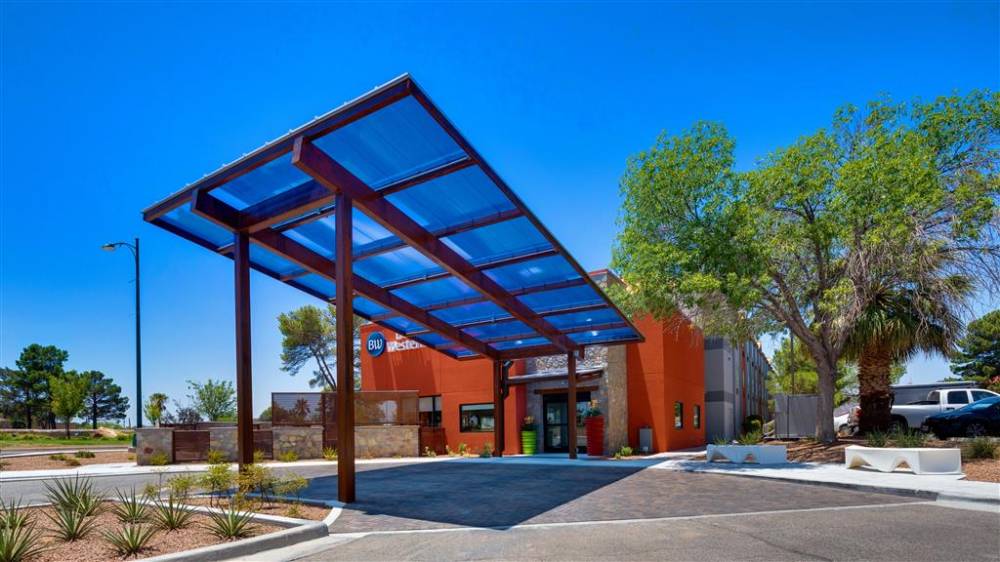 Porte Cochere Entrance