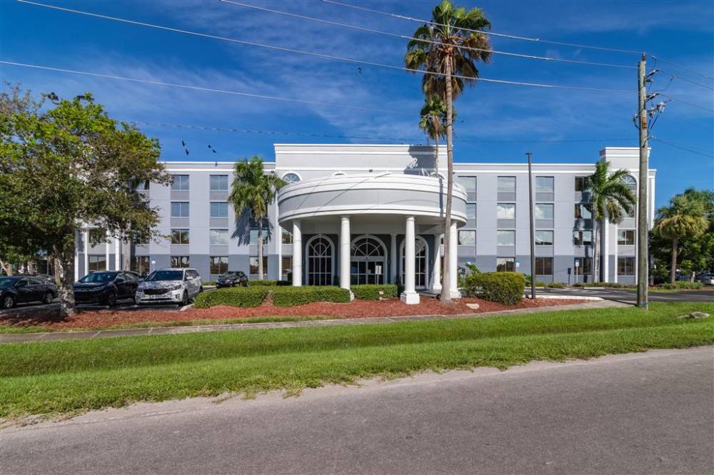Best Western Fort Myers Inn & Suites 3