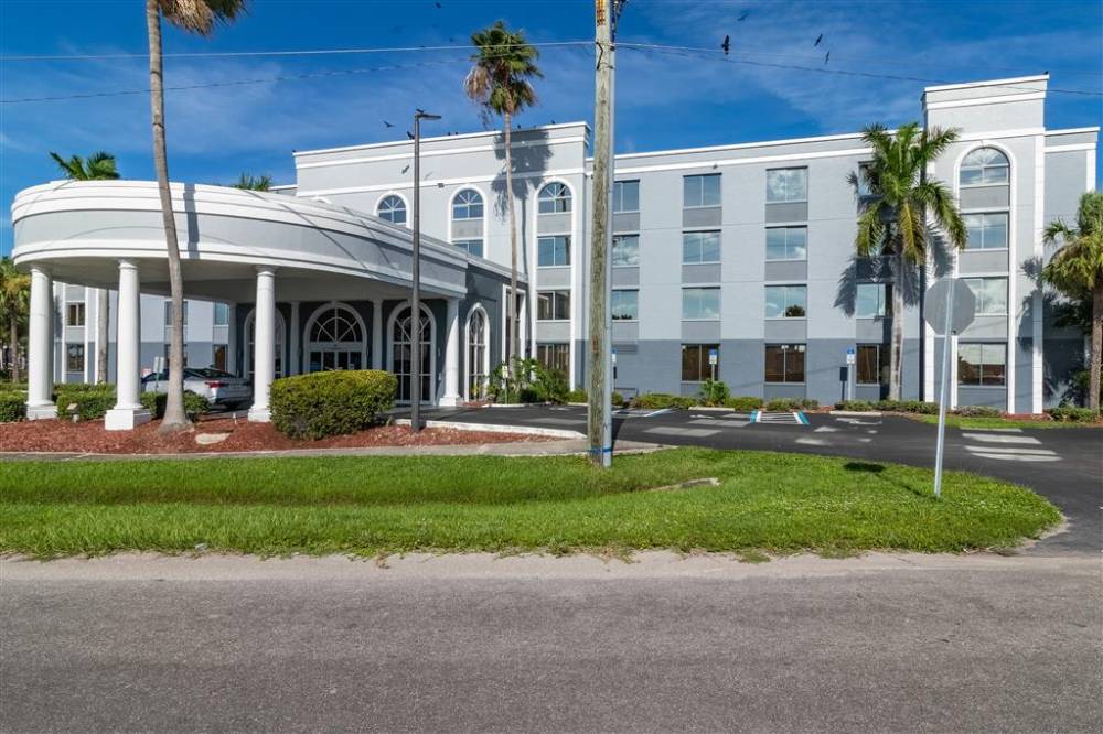 Best Western Fort Myers Inn & Suites 2