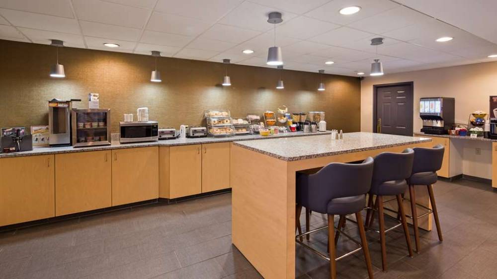 Best Western On The Avenue 5