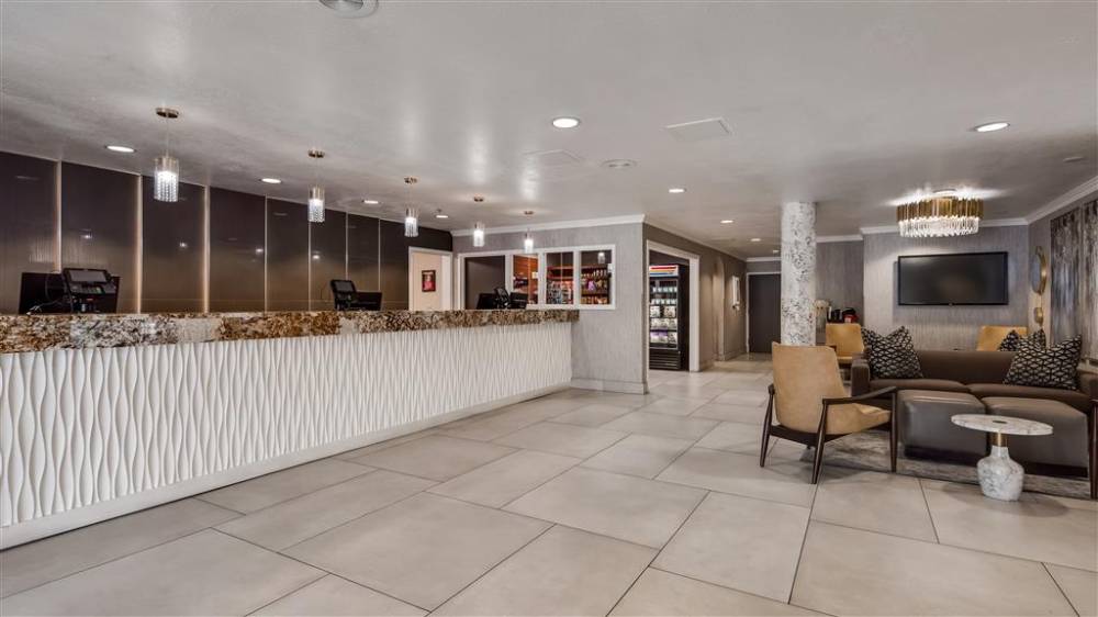 Best Western Plus Abbey Inn 6