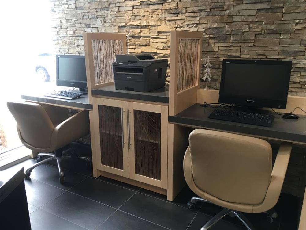 Best Western Plus Airport Inn & Suites 7