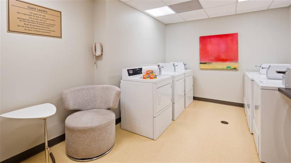 Best Western Plus Airport Inn & Suites 6