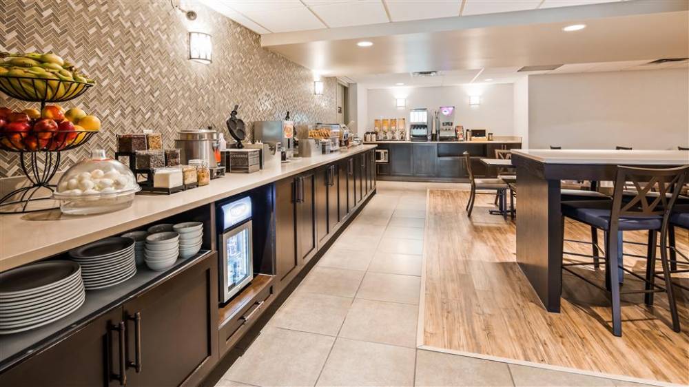 Best Western Plus Calgary Centre Inn 6