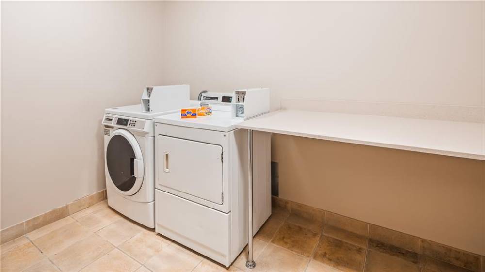 Best Western Plus Calgary Centre Inn 5