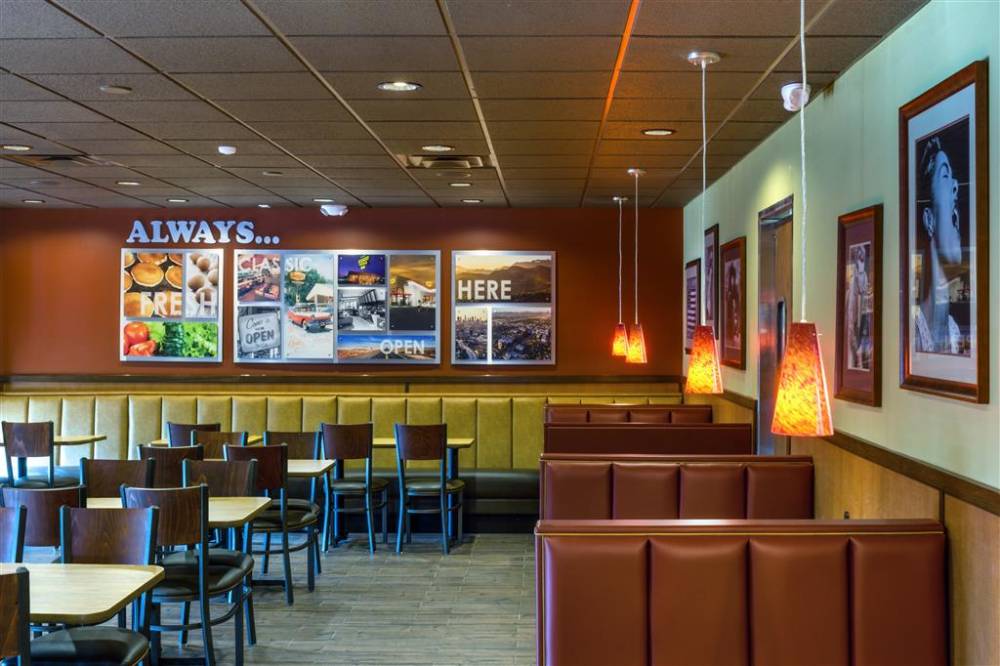 Best Western Plus Carriage Inn 9