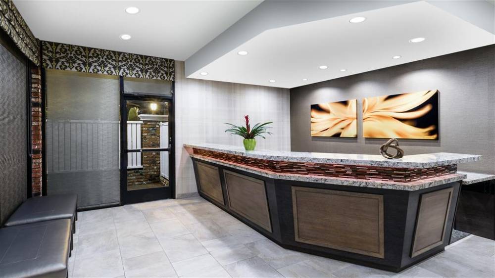 Best Western Plus Carriage Inn 6