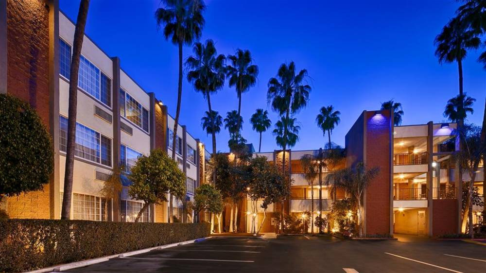 Best Western Plus Carriage Inn 2