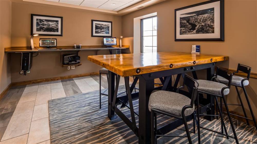 Best Western Plus Clocktower Inn 8