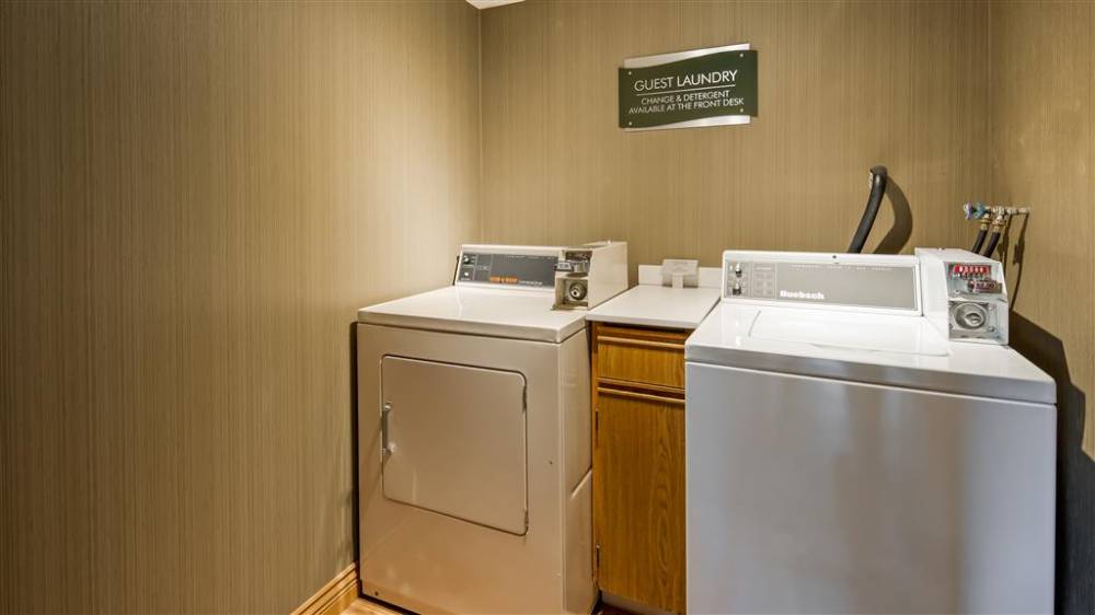 Best Western Plus Emerald Isle Hotel 6
