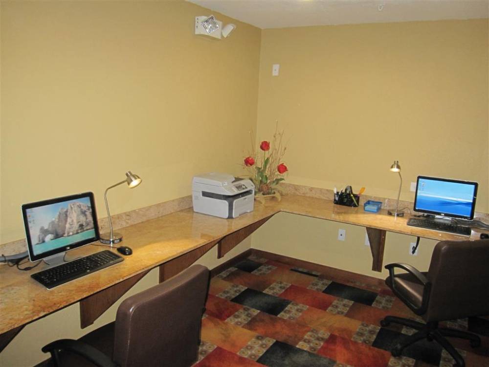 Best Western Plus First Coast Inn & Suites 4