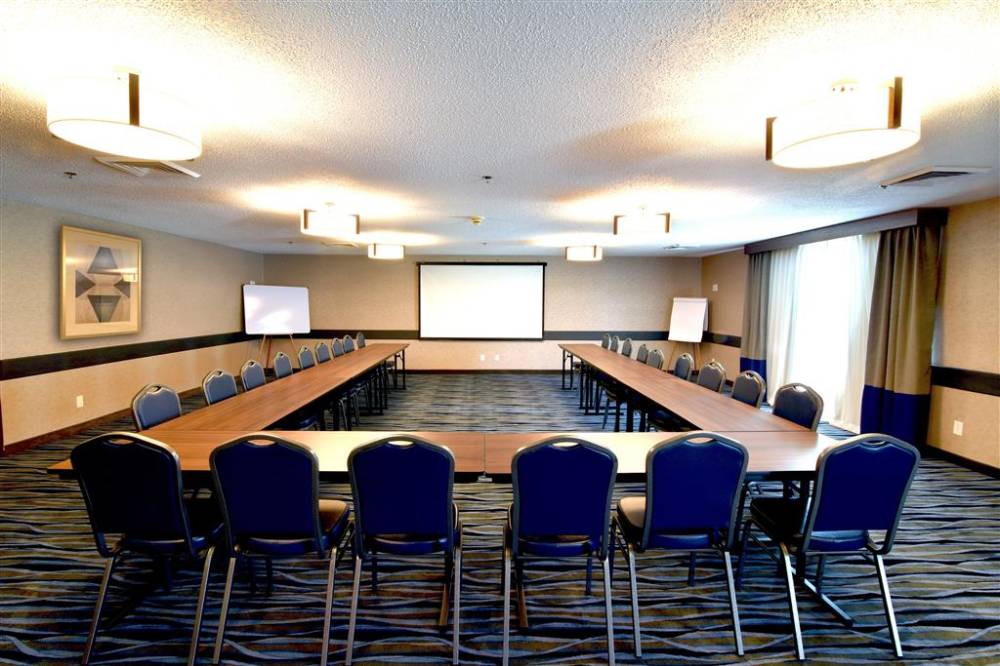 Best Western Plus Flint Airport Inn & Suites 2