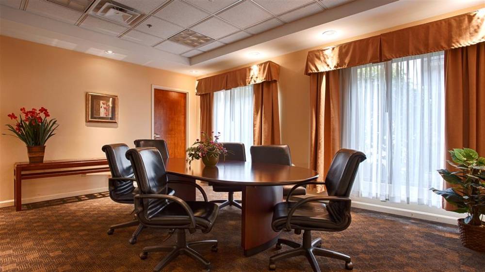 Best Western Plus Galleria Inn & Suites 2