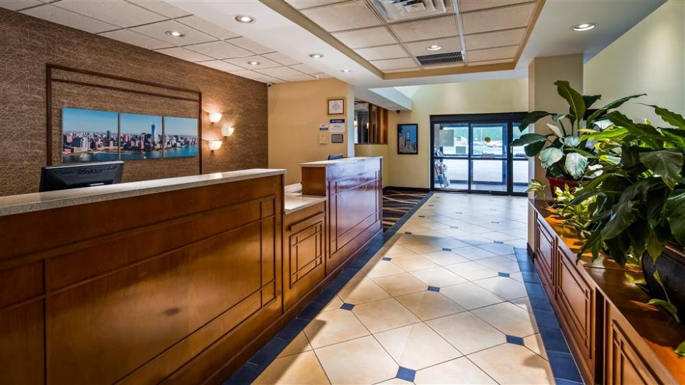 Best Western Plus Galleria Inn & Suites 3