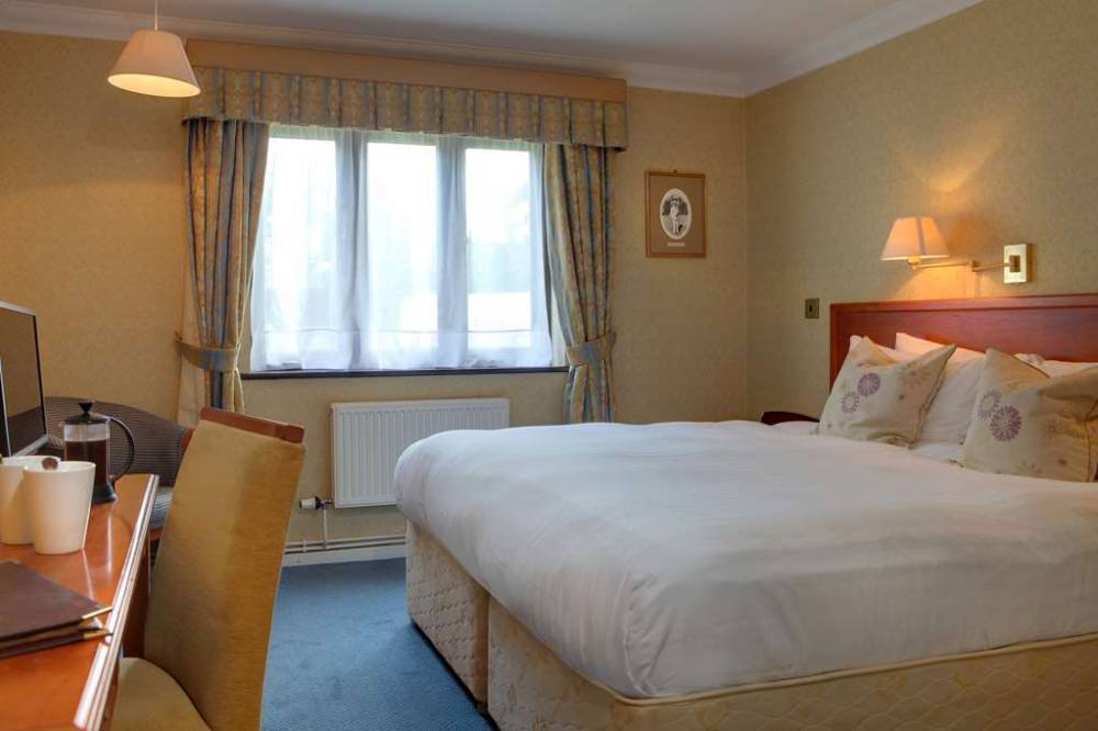 Best Western Plus Grim\'s Dyke Hotel 6