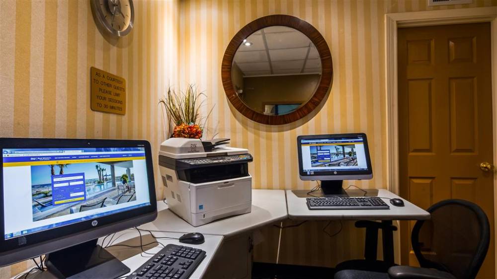 Best Western Plus Grosvenor Airport Hotel 6