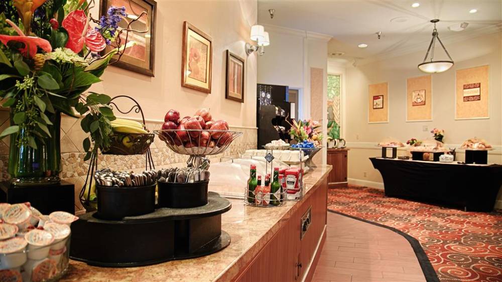 Best Western Plus Grosvenor Airport Hotel 8