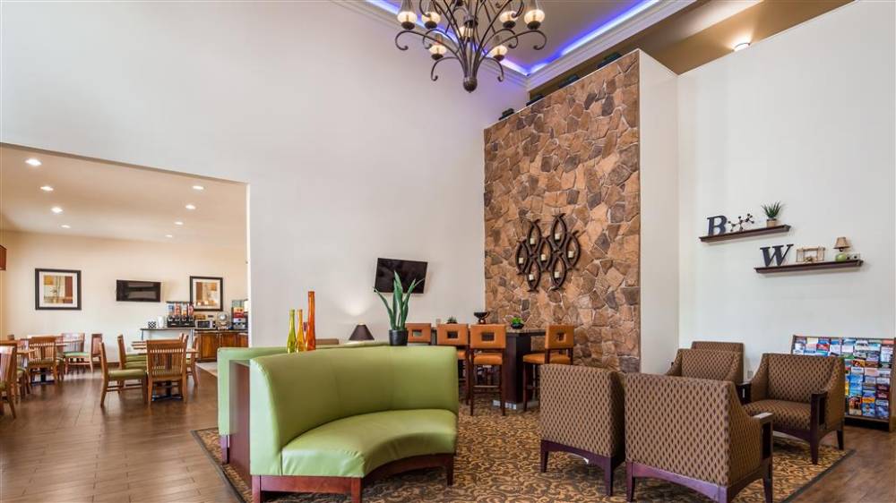 Best Western Plus Hobby Airport Inn & Suites 2
