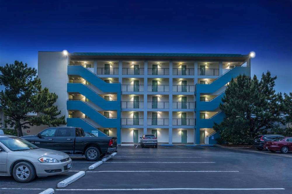 Best Western Plus Holiday Sands Inn & Suites 2