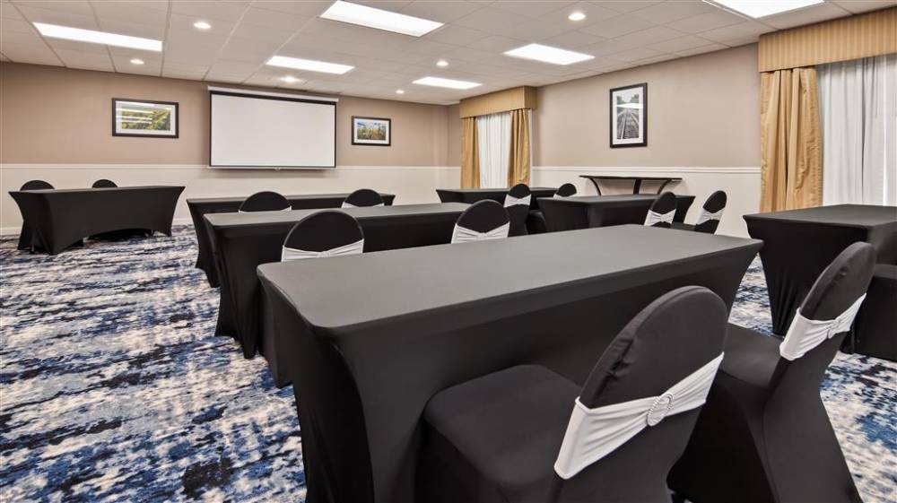 Best Western Plus Kansas City Airport-kci East 4