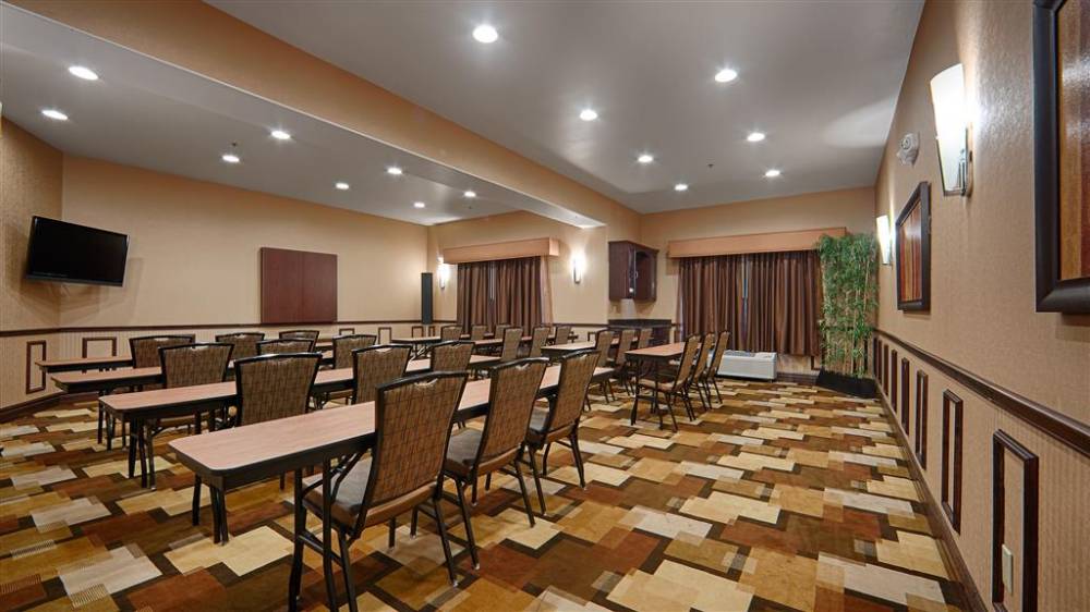 Best Western Plus Kc Speedway Inn & Suites 9