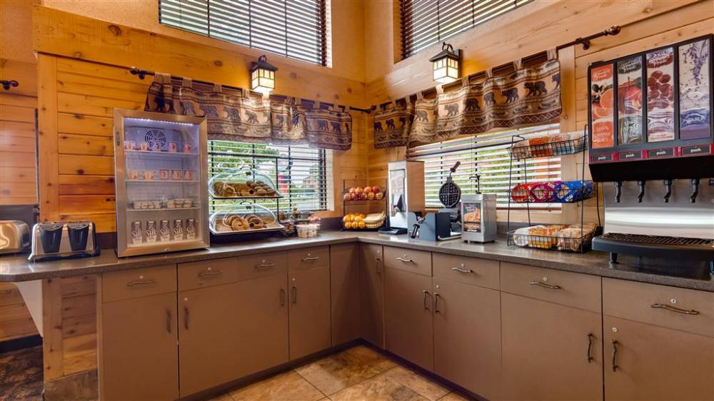 Best Western Plus Kelly Inn & Suites 9