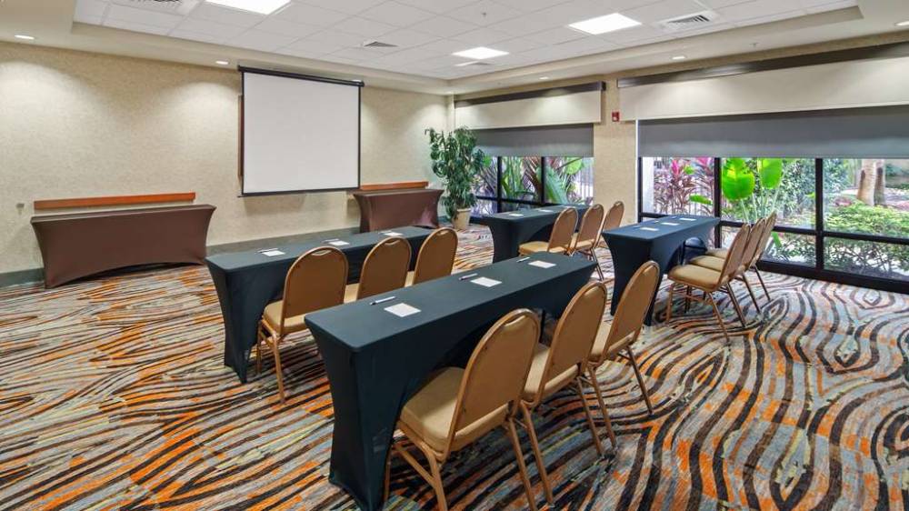 Best Western Plus Kendall Hotel & Suites 2