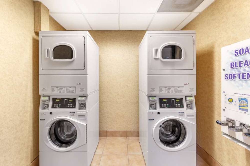 Best Western Plus Kendall Hotel & Suites 4