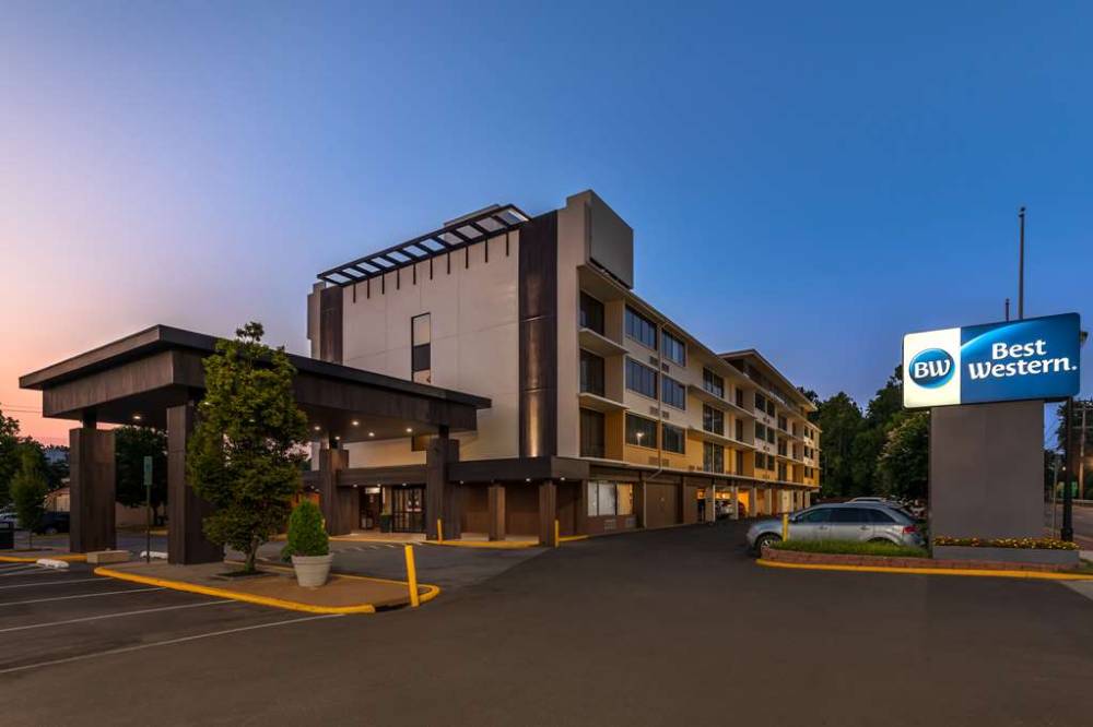 Best Western Plus Laurel Exterior
