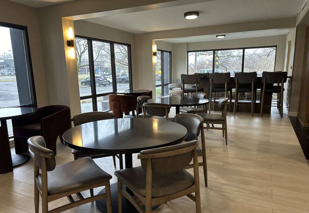 Best Western Plus Meadowlands 7