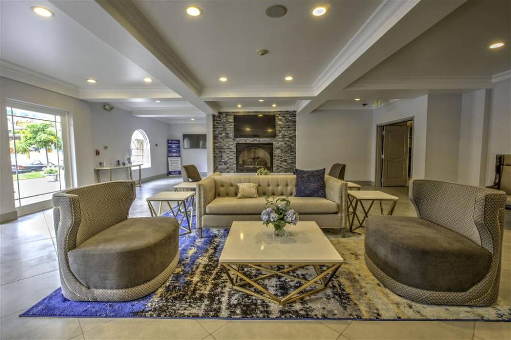 Best Western Plus Media Center Inn & Suites 2