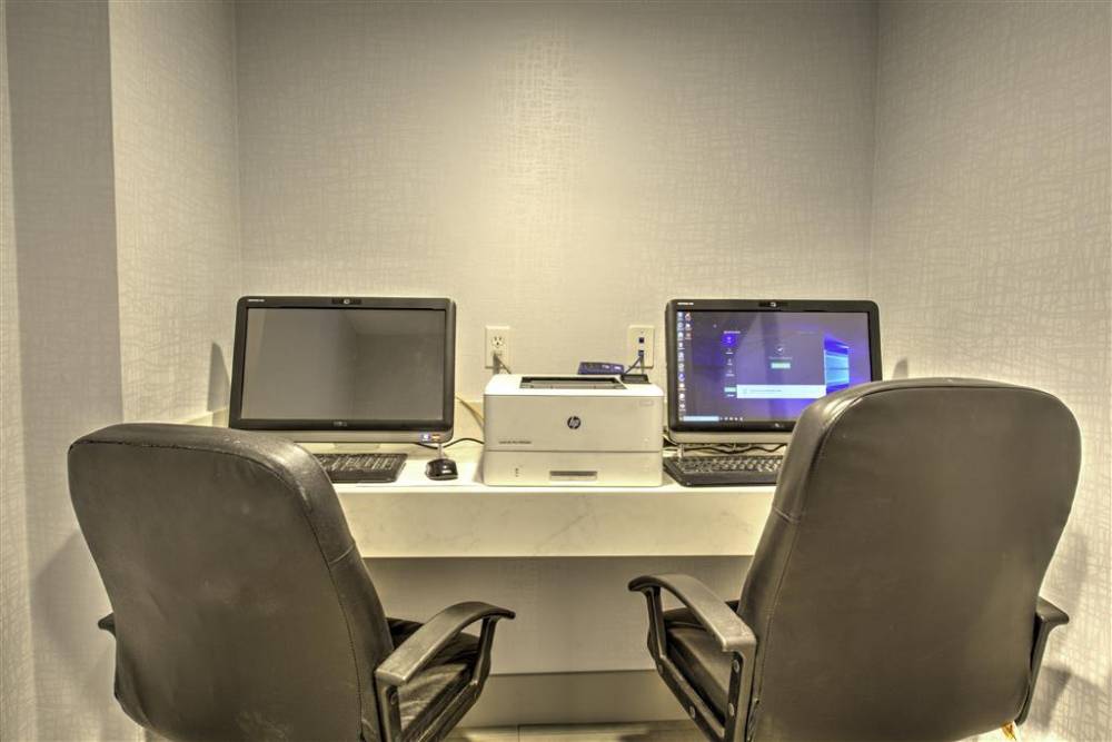 Best Western Plus Media Center Inn & Suites 4
