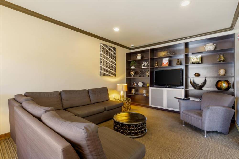 Best Western Plus Miami Airport North Hotel & Suites 2