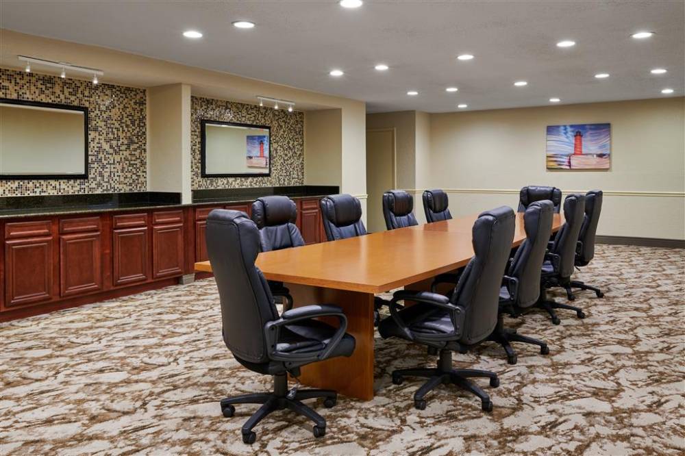 Best Western Plus Milwaukee Airport Hotel & Conference Center 2