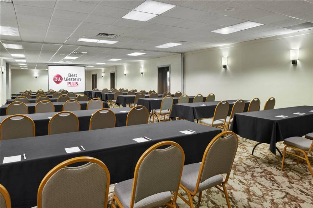 Best Western Plus Milwaukee Airport Hotel & Conference Center 3