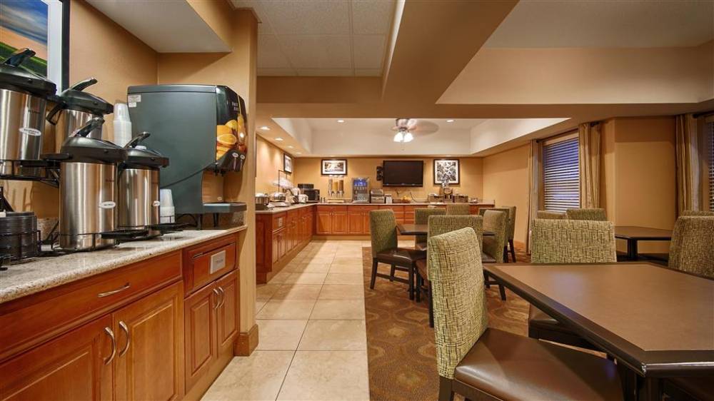 Best Western Plus Mishawaka Inn 5