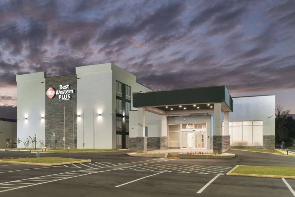 Best Western Plus Mobile Inn & Suites 2