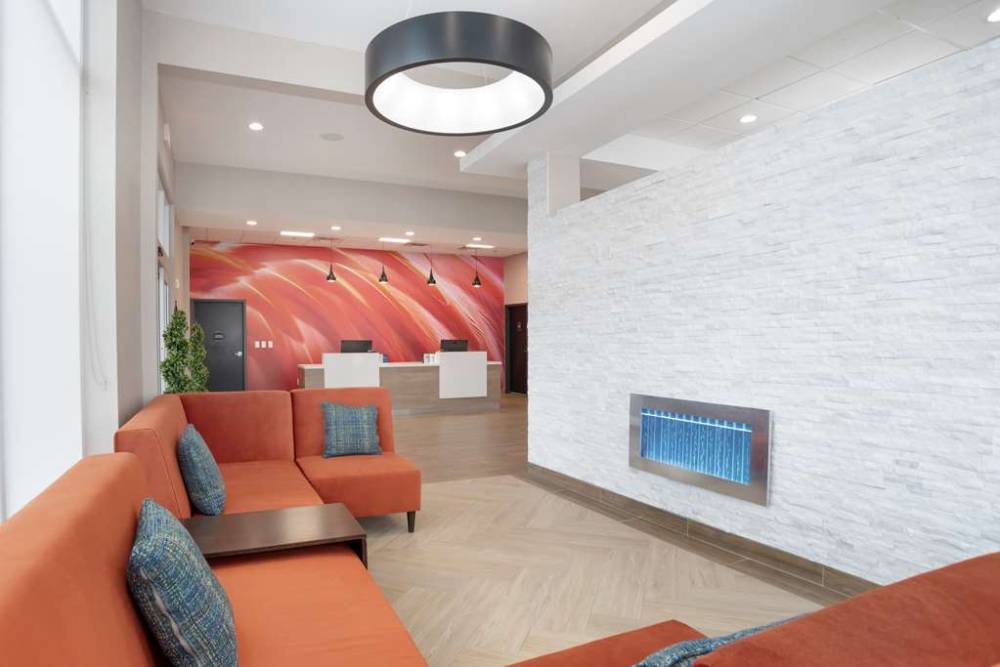Best Western Plus Mobile Inn & Suites 4