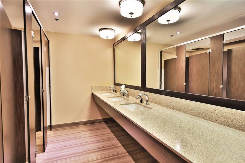 Best Western Plus Montreal Downtown-hotel Europa 8