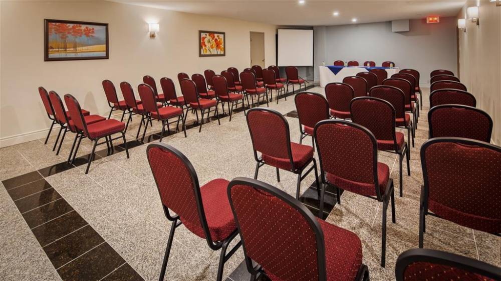 Best Western Plus Montreal East 2