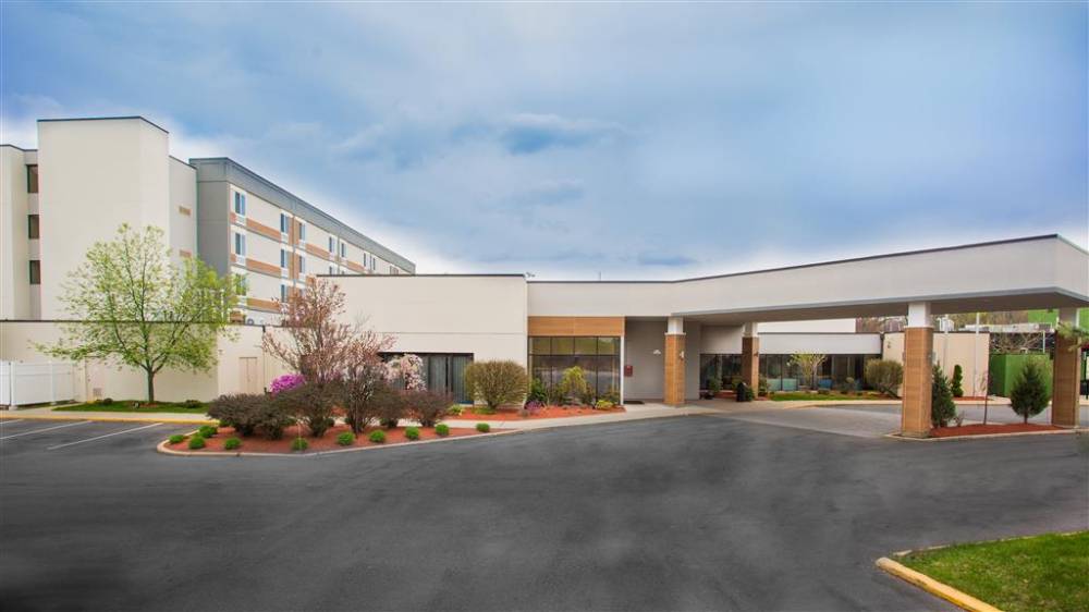 Best Western Plus New Englander 2