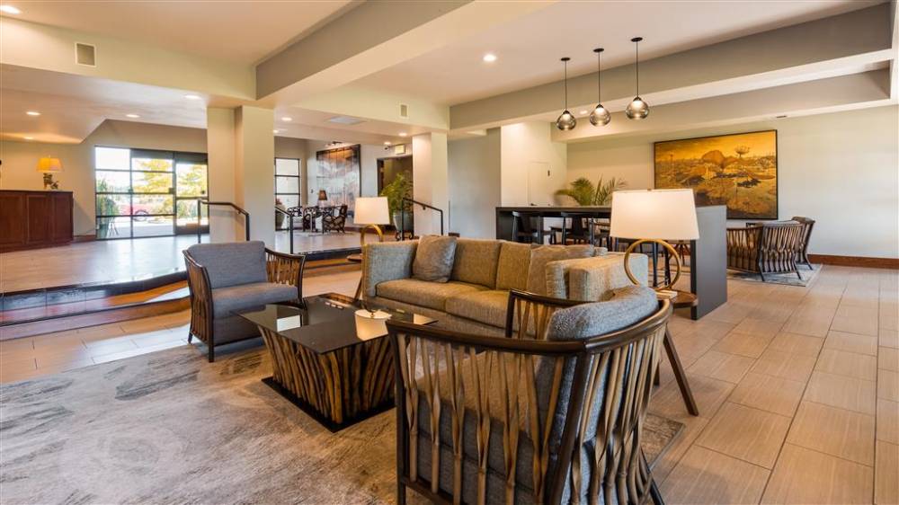 Best Western Plus Plaza By The Green 4