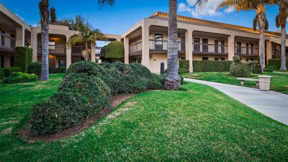 Best Western Plus South Coast Inn 3