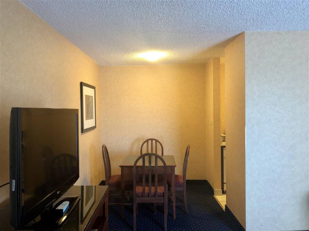 Best Western Plus Suites Downtown 6