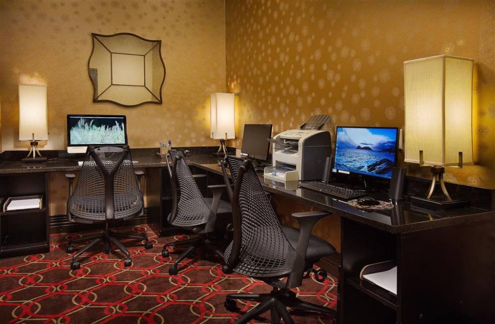 Best Western Plus The Charles Hotel 6