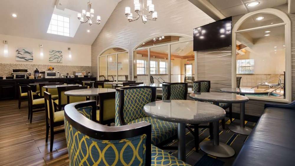 Best Western Plus Tulsa Inn & Suites 4