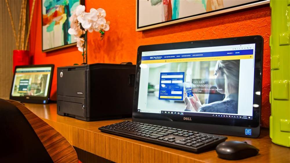 Best Western Plus Universal Inn 8