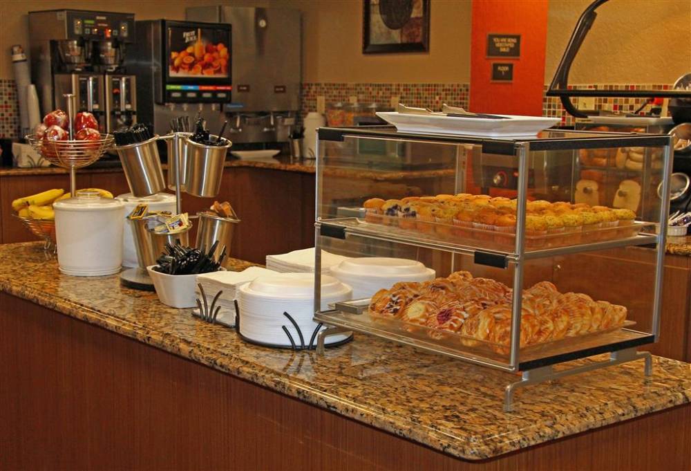 Best Western Plus Universal Inn 12